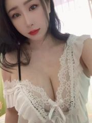 美臀巨乳性感妹妹